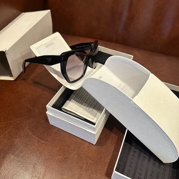 Prada Black Women's Sunglasses - Picture 3 of 4